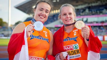BIRMINGHAM - Jessica Schilder wint goud en Jorinde van Klinken zilver in de finale kogelstoten op de EK atletiek. Het is voor het eerst dat de Europese Kampioenschappen georganiseerd worden in Groot-Brittannië. IRIS VAN DEN BROEK / ANP