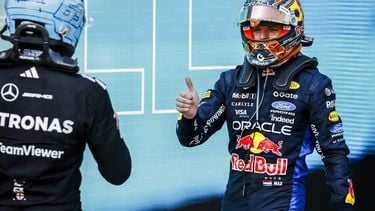 SPIELBERG - Max Verstappen (Red Bull Racing) feliciteert George Russell (Mercedes) na het winnen van de Grote Prijs van Oostenrijk. SEM VAN DER WAL / ANP