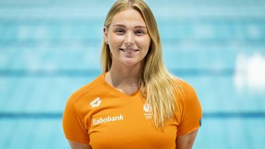 EINDHOVEN - Pien Gorter voorafgaand aan een training van de Nederlandse waterpolosters in Zwemcentrum De Tongelreep, in aanloop naar het WK zwemmen in Singapore. ANP KOEN VAN WEEL