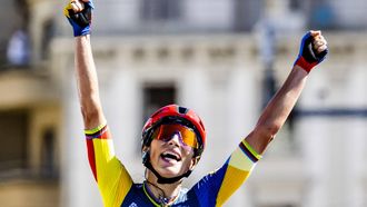 epa11589549 The winner of the stage Elisa Balsamo from Italy of team Lidl-Trek celebrates as she crosses the finish line during the first stage, a 133,8 km race between La Grande Beroche and Lausanne at the 3rd Tour de Romandie Feminin UCI Women's World Tour cycling 06 September 2024.  EPA/JEAN-CHRISTOPHE BOTT