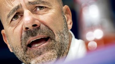 EINDHOVEN - Coach Peter Bosz van PSV tijdens een persconferentie voorafgaand aan de Champions League-wedstrijd tussen PSV en Girona FC. ANP KOEN VAN WEEL