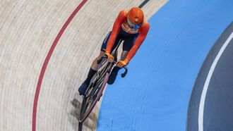 epa11663368 Lorena Wiebes of the NEtherlands wins gold in the women's scratch race of the UCI Track Cycling World Championships at the Ballerup Super Arena in Ballerup, Denmark, 16 October 2024.  EPA/THOMAS TRAASDAHL  DENMARK OUT