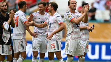 Bayern Munich's English forward #09 Harry Kane (R) celebrates next to teammates after winning the FIFA Club World Cup 2025 round of 16 football match between Brazil's Flamengo and Germany's Bayern Munich at the Hard Rock Stadium in Miami on June 29, 2025. 
CHANDAN KHANNA / AFP