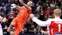 2022-01-16 22:08:59 epa09689970 Dani Baijens (L) of the Netherlands tries to score against goalie Bjorgvin Pall Gustavsson of Iceland during the Mens' Handball European Championship peliminary round Group B match Iceland vs. Netherlands at MVM Dome in Budapest, Hungary, 16 January 2022.  EPA/Tamas Kovacs HUNGARY OUT