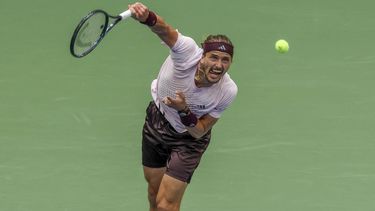 epa13237865 Alexander Zverev of Germany in action against Ben Shelton of the US during the Men's Singles Final of the US Open Tennis Championships in Flushing Meadows, New York, USA, 13 September 2026.  EPA/BRIAN HIRSCHFELD