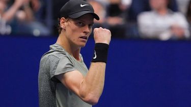 Britain's Jack Draper reacts during his men's semifinals match against Italy's Jannik Sinner on day twelve of the US Open tennis tournament at the USTA Billie Jean King National Tennis Center in New York City, on September 6, 2024. 
TIMOTHY A. CLARY / AFP