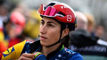 Italian Elisa Balsamo of Lidl-Trek arrives to compete in the women's race of the 'Ronde van Vlaanderen' (Tour des Flandres) one day cycling race, 163 km from Oudenaarde to Oudenaarde, on March 31, 2024. 
JASPER JACOBS / Belga / AFP