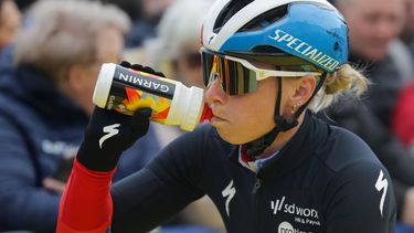 epa12870469 Dutch cyclist Lorena Wiebes of Team SD Worx - Protime, at the start line of the 164,1 kilometres Tour of Flanders one-day cycling race from Oudenaarde to Oudenaarde, in Oudenaarde, Belgium, 05 April 2026.  EPA/OLIVIER MATTHYS