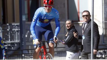 epa11206622 Italian rider Jonathan Milan of the Lidl - Trek  team before the fifth stage of the 59th Tirenno-Adriatico cycling race, over 144km from Torricella Sicura to Valle Castellana, Italy, 08 March 2024.  EPA/ROBERTO BETTINI