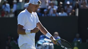 epa12206619 Holger Rune of Denmark reacts during the Men's 1st round match against Nicolas Jarry of Chile at the Wimbledon Championships, Wimbledon, Britain, 30 June 2025.  EPA/DANIEL HAMBURY   EDITORIAL USE ONLY