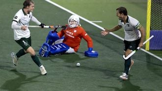 2023-11-04 17:55:52 ROTTERDAM - Hockeyer Jeroen Hertzberger van Rotterdam scoort tijdens de hockey Tulp Hoofdklasse wedstrijd tegen HDM, en wordt daarmee hoofdklassetopscorer aller tijden. ANP SANDER KONING