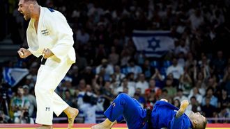 PARIJS - Judoka Michael Korrel wordt uitgeschakeld door Peter Paltchik van Israel tijdens de herkansing op de Olympische Spelen. ANP REMKO DE WAAL