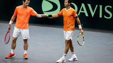 GRONINGEN - Jean-Julien Rojer en Wesley Koolhof van Nederland op de tweede dag van het Daviscup Qualifiers duel tussen Nederland en Zwitserland in Martiniplaza. De winnaar van de ontmoeting plaatst zich voor groepsfase van de Daviscup Final. ANP SANDER KONING
