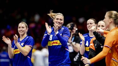 ROTTERDAM - Estavana Polman (NED) viert de overwinning tijdens het groepsduel Frankrijk tegen Nederland in de hoofdronde van het WK handbal in Ahoy Rotterdam.  ANP ROBIN VAN LONKHUIJSEN