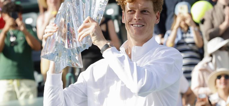 epaselect epa12823749 Jannik Sinner of Italy holds up his trophy after defeating Daniil Medvedev of Russia during the men’s singles finals match on day 12 of the BNP Paribas Open tennis tournament in Indian Wells, California, USA, 15 March 2026.  EPA/JOHN G. MABANGLO