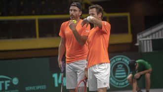 2023-09-17 20:54:00 epa10867143 Wesley Koolhof and Matwe Middelkoop of the Netherlands in action against Duje Ajdukovic and Mate Pavic of Croatia during the Davis Cup Group D match between the Netherlands and Croatia in Split, Croatia, 17 September 2023.  EPA/STRINGER