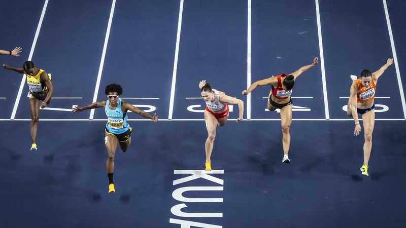 epa12842708 Winner Devynne Charlton of Bahamas, third placed Pia Skrzyszowska of Poland and fourth placed Ditaji Kambundji of Switzerland, and Nadine Visse of the Netherlands, 2nd left to right, compete in the women's 60 meters hurdles final at the World Athletics Indoor Championships in Torun, Poland, 22 March 2026.  EPA/MICHAEL BUHOLZER