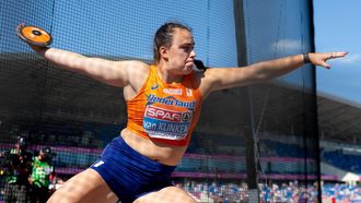 BIRMINGHAM - Jorinde van Klinken in actie op de kwalificatie discuswerpen tijdens derde dag van de EK atletiek. IRIS VAN DEN BROEK / ANP