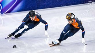 MILAAN - Teun Boer en Jens van 't Wout in actie op de b-finale van de mixed relay in de Milano Ice Skating Area, tijdens de Olympische Winterspelen. SEM VAN DER WAL / ANP