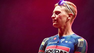 Soudal Quick-Step's Belgian rider Tim Merlier looks on in the podium after the 'Natourcriterium Herentals' cycling race in Herentals on July 30, 2026.   The contest is a part of the traditional 'criteriums', local races in which mainly cyclists who rode the Tour de France compete.
ELIAS ROM / Belga / AFP