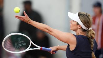 US Danielle Collins serves to Britain's Jodie Burrage during their women's singles match on day 2 of the French Open tennis tournament at the Roland-Garros Complex in Paris on May 26, 2025. 
Dimitar DILKOFF / AFP