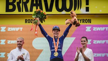 2023-07-26 17:41:12 Fenix-Deceuninck's Dutch rider Yara Kastelijn celebrates on the podium after winning the 4th stage (out of 8) of the second edition of the Women's Tour de France cycling race, 177 km from Cahors to Rodez, in Rodez, southern France, on July 26, 2023. 
Jeff PACHOUD / AFP