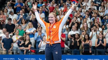 The Netherlands' Liesette Bruinsma celebrates on the podium with her gold medal after winning the Women's 400m S11 Freestyle swimming during the Paris 2024 Paralympics at the Paris La Defense Arena in Paris, on August 30, 2024. 
Ian RICE / AFP