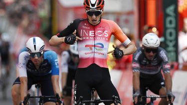 Ineos Grenadiers British rider Ben Turner celebrates winning the fourth stage of the Vuelta a Espana, a 192 km race between Susa and Voiron, in the Alps, on August 26, 2025.   
Jeff PACHOUD / AFP