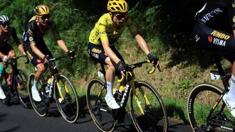 2023-07-13 15:50:10 epa10743865 Yellow Jersey overall leader Danish rider Jonas Vingegaard of team Jumbo-Visma (C) during the 12th stage of the Tour de France 2023, a 168.8km race from Roanne to Belleville-en-Beaujolais, France, 13 July 2023.  EPA/MARTIN DIVISEK