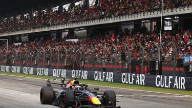 epa13280240 Red Bull Racing driver Max Verstappen of Netherlands competes in the 2026 Formula 1 Bahrain Grand Prix at the Sepang International Circuit in Malaysia, in Sepang, Malaysia, 04 October 2026.  EPA/ANNICE LYN / POOL