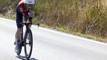 epa13228805 Danish rider Mattias Skjelmose Jensen of Lidl-Trek team in action during the 18th stage of La Vuelta a Espana cycling tour, a 32.1 km individual time trial between Puerto de Santa Maria and Jerez de la Frontera, Spain, 10 September 2026.  EPA/Javier Lizon