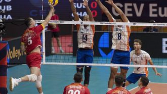 2023-09-05 17:15:50 epa10842299 Vlado Milev (L) of North Macedonia in action against Fabian Plak (R) and Nimir Abdel-Aziz (C) of Netherlands during the EuroVolley Men 2023 pool C match between North Macedonia and Netherlands in Skopje, North Macedonia, 05 September 2023.  EPA/GEORGI LICOVSKI