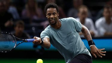 epa10951207 Gael Monfils of France in action during his first round match against Francisco Cerundolo of Argentina at the Rolex Paris Masters tennis tournament in Paris, France, 31 October 2023.  EPA/YOAN VALAT