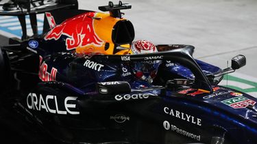 epa13294240 Red Bull Racing driver Max Verstappen of Netherlands in the pit lane during the Qualifying at Marina Bay Street Circuit in Singapore, 10 October 2026. The 2026 Formula 1 Singapore Grand Prix is held at the Marina Bay Street Circuit in Singapore on 11 October.  EPA/NG HAN GUAN / POOL