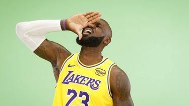 epaselect epa12415397 Los Angeles Lakers forward LeBron James attends the Los Angeles Lakers Media Day at the UCLA Health Training Center in El Segundo, California, USA, 29 September 2025.  EPA/CAROLINE BREHMAN  SHUTTERSTOCK OUT