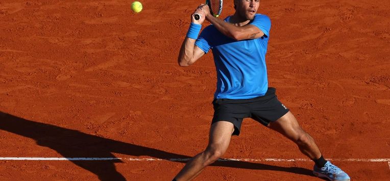 Spain's Carlos Alcaraz returns to Argentina's Tomas Martin Etcheverry during their Monte Carlo ATP Masters Series Tournament round of 16 tennis match on Court Rainier III at the Monte-Carlo Country Club in Roquebrune-Cap-Martin, south-eastern France on April 9, 2026. 
Valery HACHE / AFP
