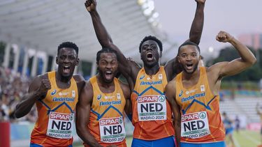 epa12203584 Team of Netherlands celebrate after winning the 4 x 100 meters relay event at the European Athletics Team Championships at Vallehermoso Stadium, in Madrid, Spain, 28 June 2025.  EPA/SERGIO PEREZ
