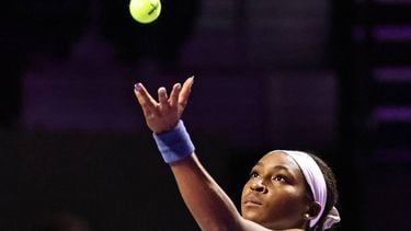 USA’s Coco Gauff serves a ball against USA’s Jessica Pegula during their tennis match at the WTA Finals in Riyadh on November 2, 2025. 
Fayez NURELDINE / AFP