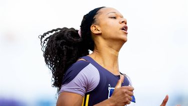 HENGELO - Tasa Jiya tijdens de finale op de 200 meter op de derde dag van het NK Atletiek in het FBK Stadion. ANP IRIS VAN DEN BROEK