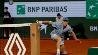 epa12996041 Jannik Sinner of Italy hits a backhand during his Men's 1st round match against Clement Tabur of France at the French Open Grand Slam tennis tournament at Roland Garros in Paris, France, 26 May 2026.  EPA/MOHAMMED BADRA
