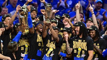 epa12192054 Oklahoma City Thunder players hold the Larry O'Brien Championship Trophy aloft while Oklahoma City Thunder guard Shai Gilgeous-Alexander (C) holds the Bill Russell NBA Finals Most Valuable Player Award following the Oklahoma City Thunder win of the NBA finals, defeating the Indiana Pacers in game seven, at the Paycom Center in Oklahoma City, Oklahoma, USA, 22 June 2025.  EPA/MANUELA SOLDI SHUTTERSTOCK OUT