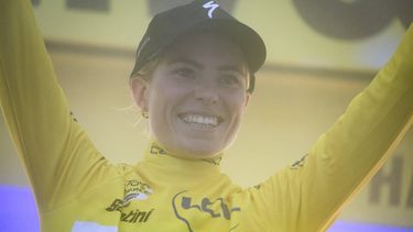 2023-07-29 20:26:01 Team SD Worx's Dutch rider Demi Vollering celebrates on the podium as she wears the overall leader's yellow jersey after the 7th stage (out of 8) of the second edition of the Women's Tour de France cycling race, 90 km from Lannemezan to Bagneres-de-Bigorre, in Hautes-Pyrenees Department, southern France, on July 29, 2023. 
Jeff PACHOUD / AFP