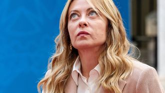 epaselect epa12706567 Italy's Prime Minister Giorgia Meloni waits for the arrival of Chile's President-elect Jose Antonio Kast for a meeting at the Chigi Palace in Rome, Italy, 05 February 2026.  EPA/GIUSEPPE LAMI