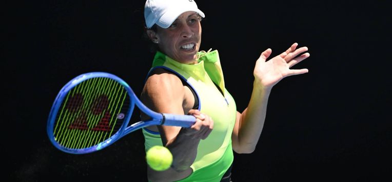 epa12662787 Madison Keys of USA returns the ball to Oleksandra Oliynykova of Ukraine during their Women's Singles first round match on day 3 of the Australian Open tennis tournament at Rod Laver Arena in Melbourne, Australia, 20 January 2026.  EPA/LUKAS COCH AUSTRALIA AND NEW ZEALAND OUT