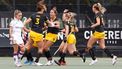 DEN BOSCH - Den Bosch speelster Rosa Fernig (3) viert haar doelpunt met ploeggenoten tijdens de finale play-offs hockeywedstrijd tussen Den Bosch en SCHC. ANP BAS CZERWINSKI
