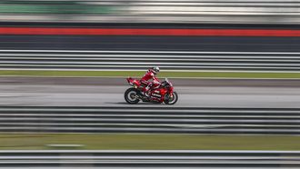 epa11132968 Italian MotoGP rider Enea Bastianini of Ducati Lenovo Team in action during Sepang MotoGP Official Test day 2 at  Petronas Sepang International Circuit, Malaysia, 07 February 2024.  EPA/FAZRY ISMAIL