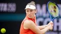 DEN BOSCH - Elise Mertens (BEL) in haar partij tegen Ekaterina Alexandrova (RUS) tijdens de halve finale van het Libema Open. Het tennistoernooi vindt plaats in in het Autotron van Rosmalen. ANP SANDER KONING