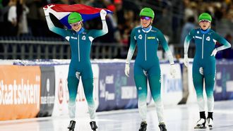 HEERENVEEN - Marijke Groenewoud juicht na het winnen van de massastart voor vrouwen tijdens de slotdag van het NK Afstanden in Thialf. De olympische winter werd afgetrapt met het driedaagse schaatstoernooi. ANP VINCENT JANNINK