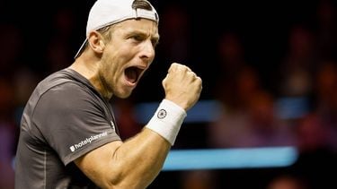 ROTTERDAM - Tallon Griekspoor (Nederland) in actie tegen Quentin Halys (Frankrijk) op de derde dag van het ABN AMRO tennistoernooi in Ahoy Rotterdam. BAS CZERWINSKI / ANP