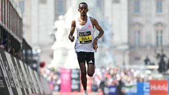 Ethiopia's Tamirat Tola runs to the line in fifth place in the men's race at the 2025 London Marathon in central London on April 27, 2025. 
JUSTIN TALLIS / AFP